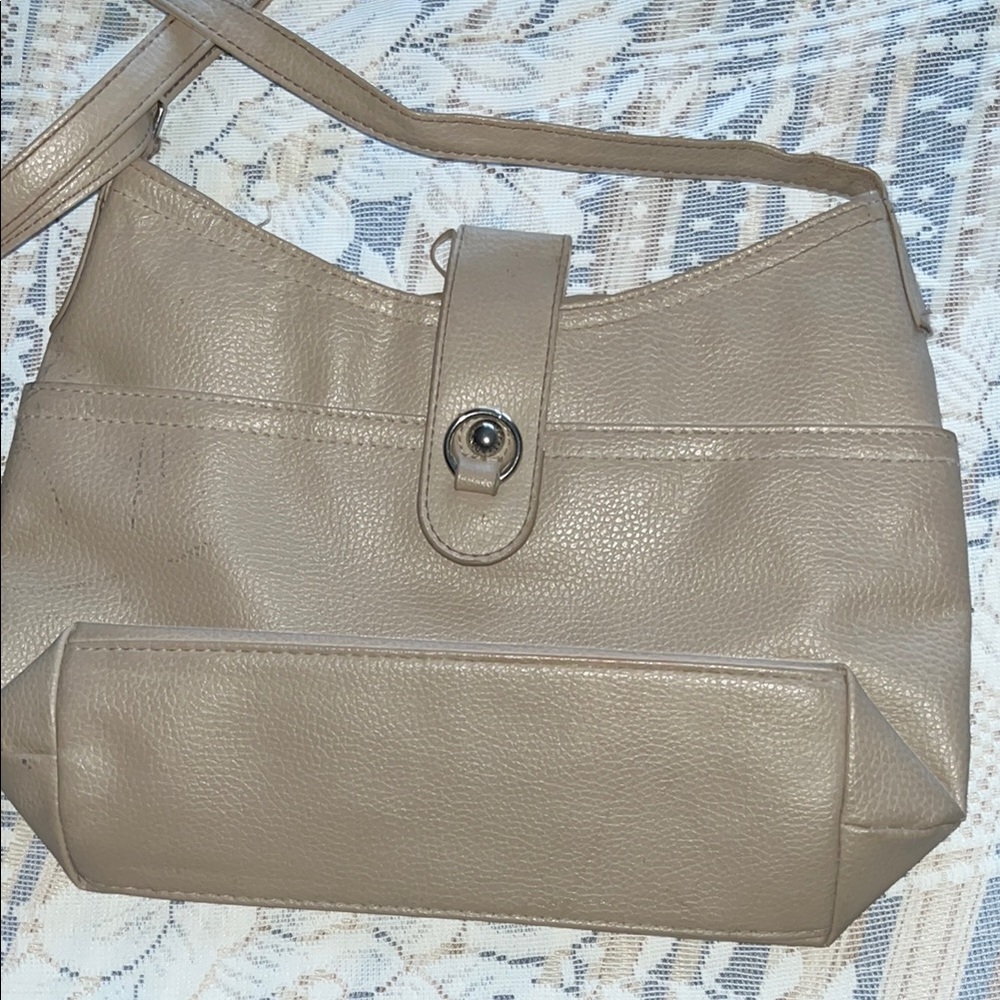 Elegant Tan Leather Shoulder Bag